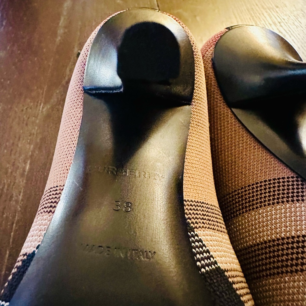 Burberry Black and Tan Women's Heels - Picture 4 of 7